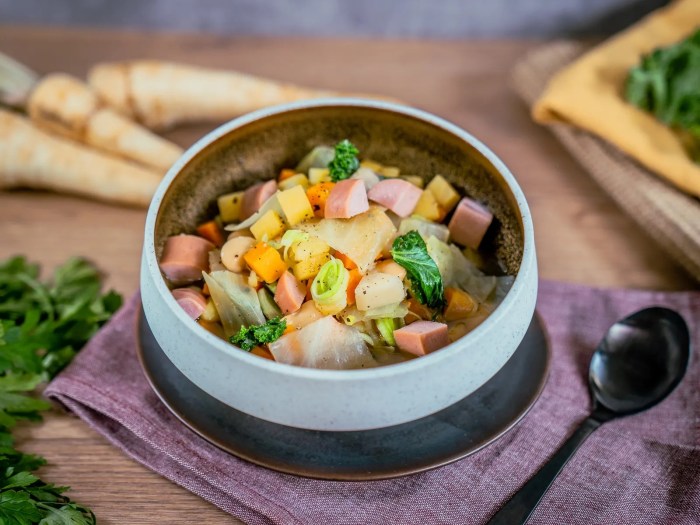 Grønnsakssuppe med pølse: En smakfull og enkel oppskrift