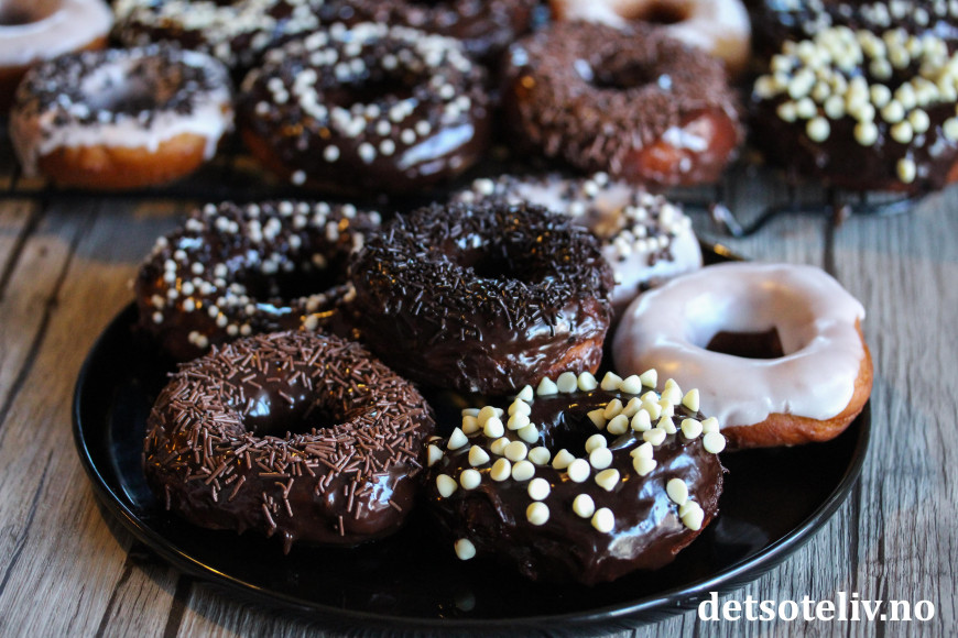 Oppskrift på deilige donuts: En guide til hjemmelagde godbiter