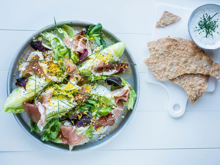 Lag en kremet og deilig rømmedressing til din neste salat