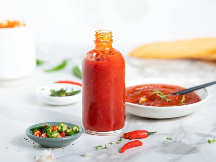 Oppskrifter med sriracha: En guide til å bruke den populære sausen