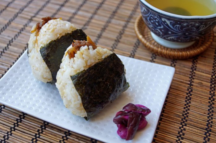 Onigiri oppskrift: En reise gjennom japansk kultur og kulinarisk kunst