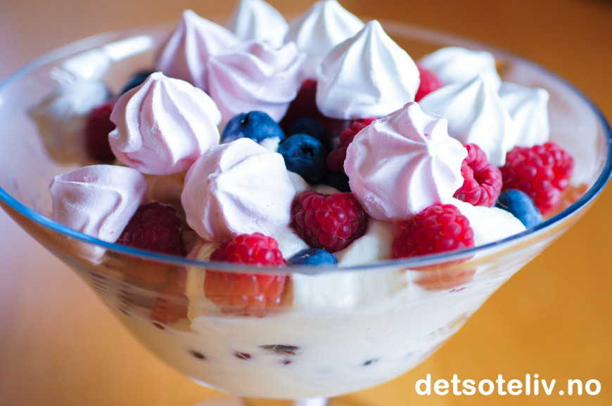 Yoghurtkrem oppskrift: Lag en luftig og deilig dessert