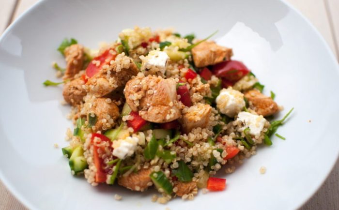 Lag en deilig og næringsrik quinoa salat med denne enkle oppskriften