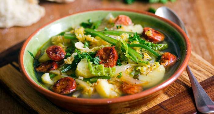 Lag smakfull kålsuppe med vår enkle oppskrift