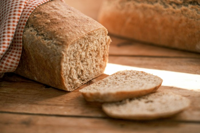 Saftig speltbrød: Sunn og smakfull bakst med enkle ingredienser