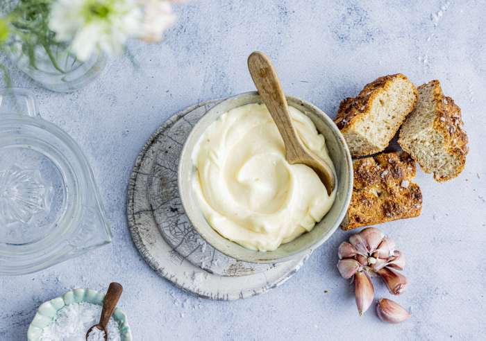 Lag smakfull aioli med denne enkle majonesbaserte oppskriften