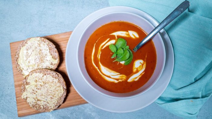 Lag en sunn og deilig tomatsuppe til barnehagen