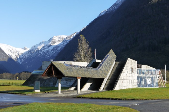 Omvisning Bremuseet, Utforsk Bremuseet Med En Omvisning Og LæR Om Isbreene Og Deres Betydning For Klimaet!