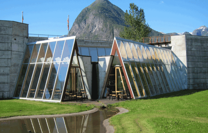 Omvisning Bremuseet, Utforsk Bremuseet Med En Omvisning Og LæR Om Isbreene Og Deres Betydning For Klimaet!