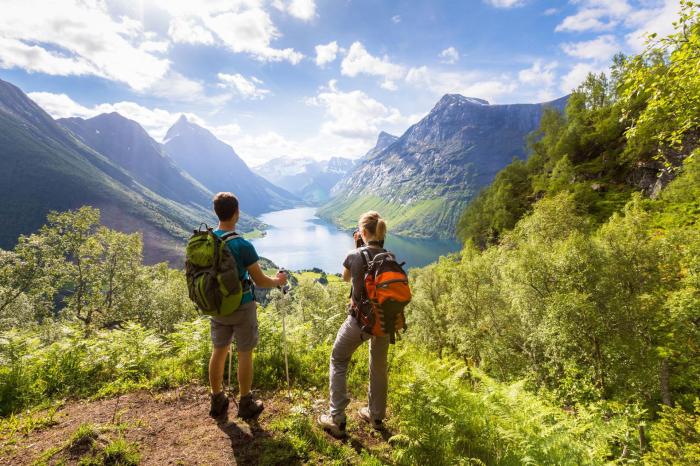 Omvisning Dns, Teatermagi Venter Med En Omvisning På Dns – En Kulturell Opplevelse I Hjertet Av Bergen!