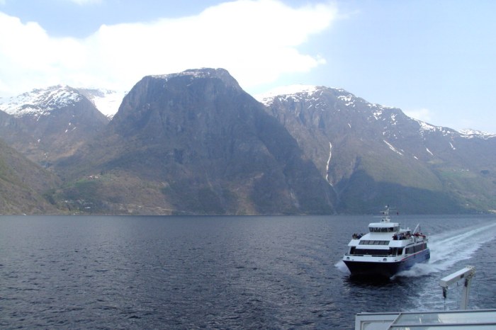 TuristbåT Omvisning, Utforsk Norge Fra Vannet Med En Omvisning På En TuristbåT – En NaturskjøNn Opplevelse!