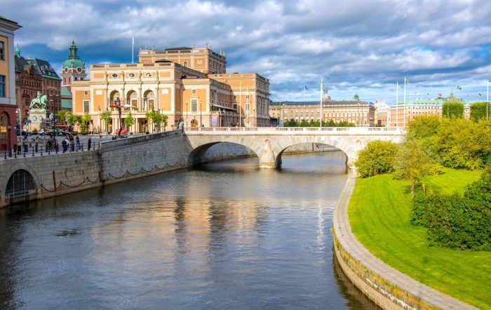 Omvisning Stockholm Slott, Opplev Svensk Kongelig Prakt Med En Omvisning På Stockholm Slott – En Historisk Opplevelse!