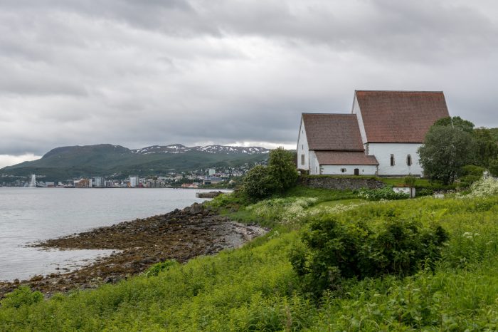 Omvisning Trondenes Kirke, Oppdag En Av Norges Eldste Kirker Med En Omvisning På Trondenes – En Reise Gjennom Kirkens Historie!