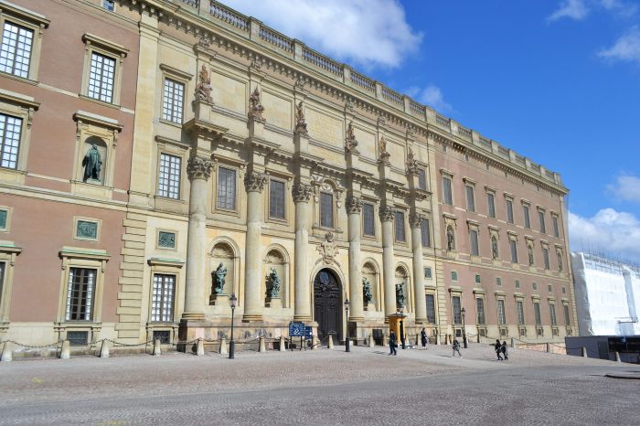 Omvisning Stockholm Slott, Opplev Svensk Kongelig Prakt Med En Omvisning På Stockholm Slott – En Historisk Opplevelse!