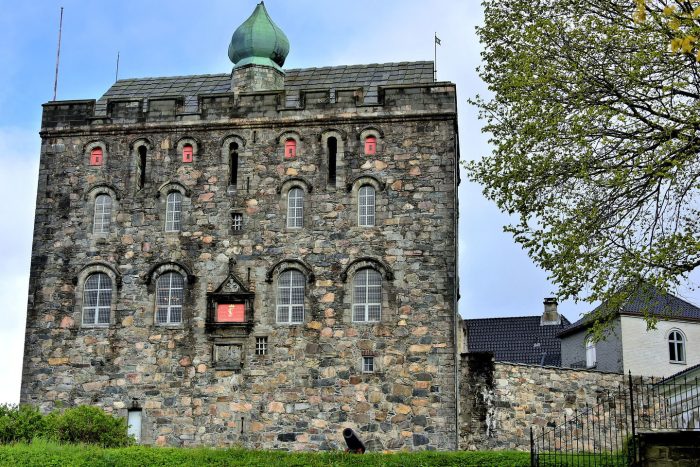 RosenkrantztåRnet Omvisning, Oppdag Bergen Fra Oven Med En Omvisning I RosenkrantztåRnet – En Historisk Utsikt!