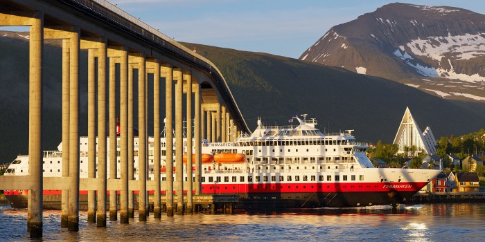 TuristbåT Omvisning, Utforsk Norge Fra Vannet Med En Omvisning På En TuristbåT – En NaturskjøNn Opplevelse!