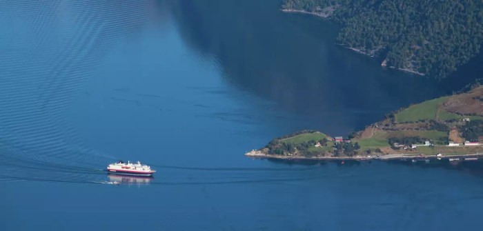 TuristbåT Omvisning, Utforsk Norge Fra Vannet Med En Omvisning På En TuristbåT – En NaturskjøNn Opplevelse!