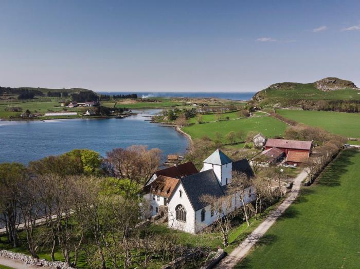 Omvisning Utstein Kloster, Utforsk Norges Best Bevarte Middelalderkloster Med En Omvisning På Utstein Kloster – En Spirituell Opplevelse!