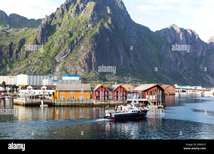 TuristbåT Omvisning, Utforsk Norge Fra Vannet Med En Omvisning På En TuristbåT – En NaturskjøNn Opplevelse!